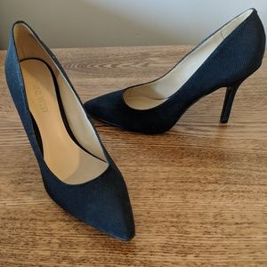 Nine West navy textured pumps